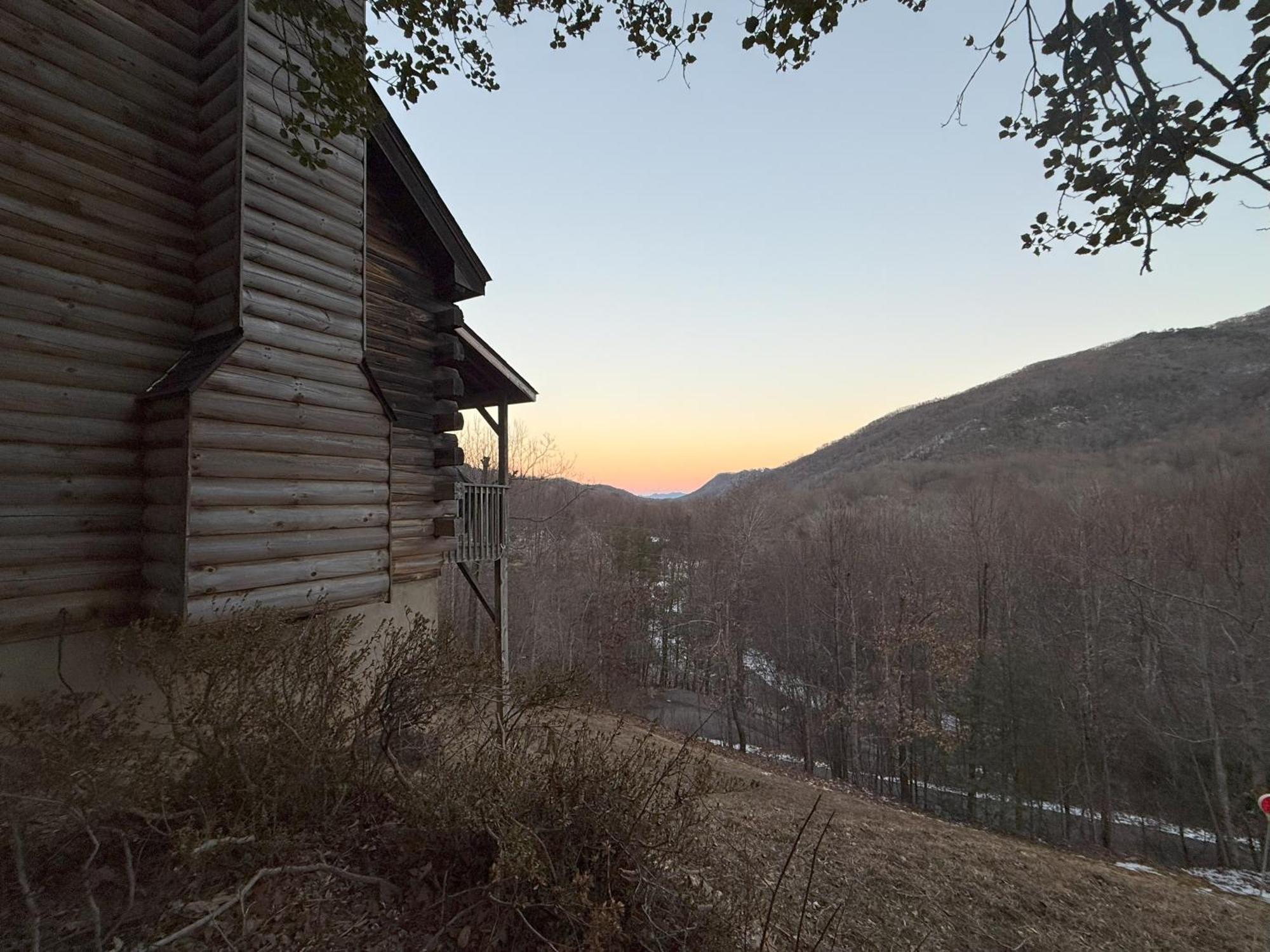 Sleepy Bear Cabin-watch The Sunset, Dogs Welcome With Pet Rate Casa vacanze Maggie Valley