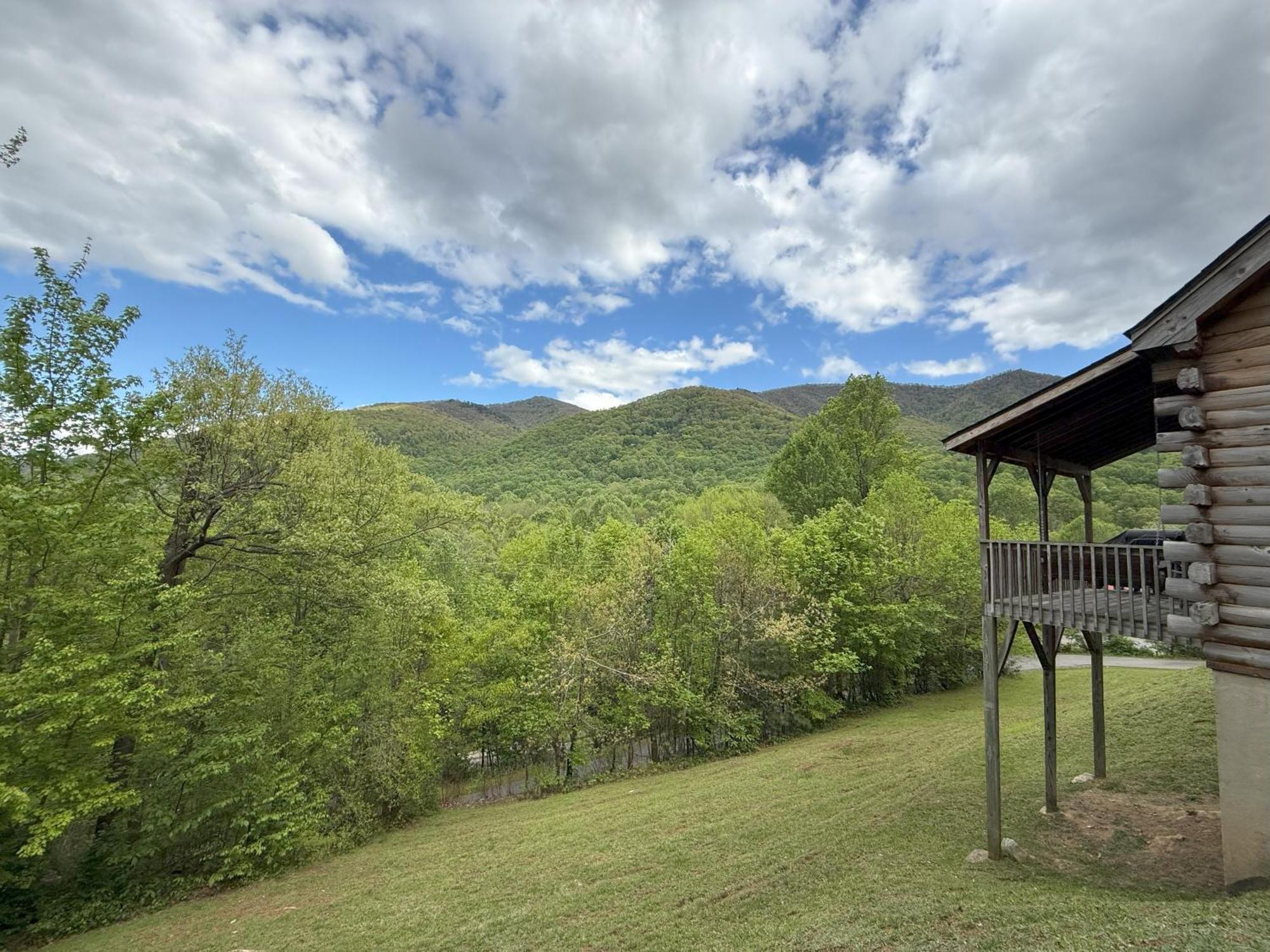 Sleepy Bear Cabin-watch The Sunset, Dogs Welcome With Pet Rate * Maggie Valley