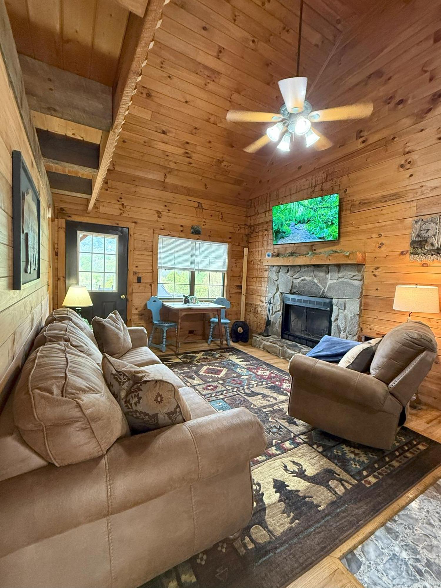 Casa vacanze Sleepy Bear Cabin-watch The Sunset, Dogs Welcome With Pet Rate Maggie Valley